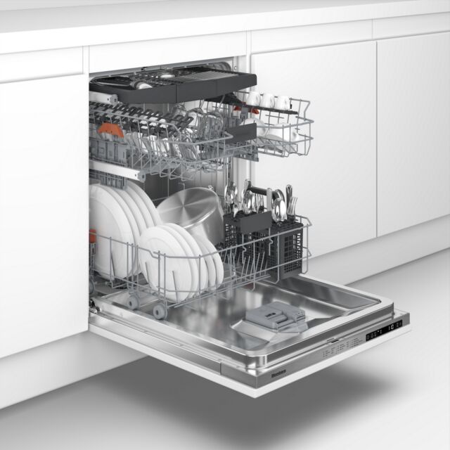 Blomberg LDV52420 Integrated Full Size Dishwasher with Hygiene+ 15 Place Settings