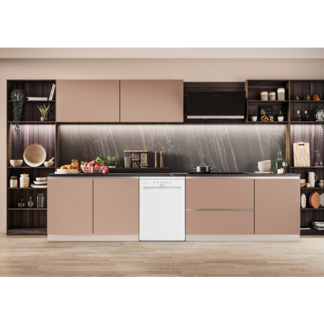 Hotpoint H2FHL626UK Freestanding 14 Place Settings Dishwasher