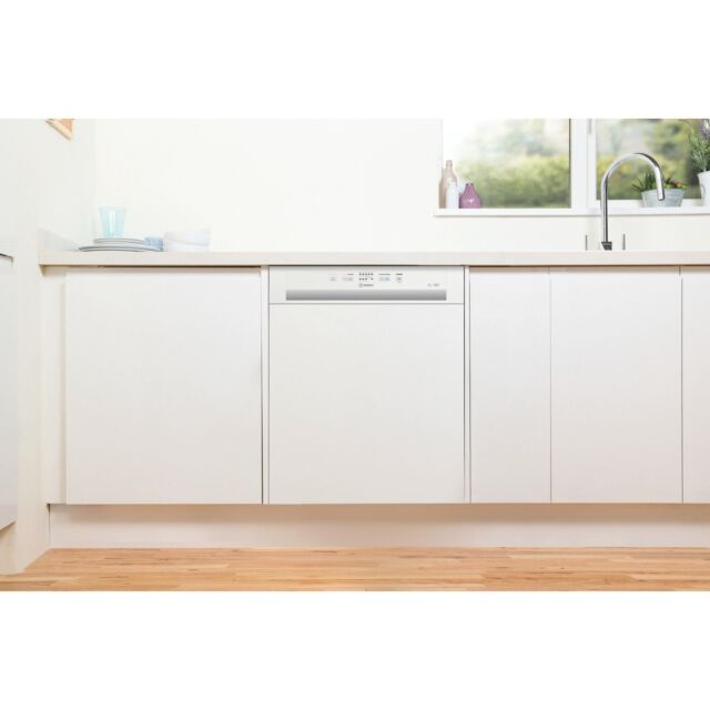 Indesit I3BL626UK Semi Integrated Dishwasher: Full Size, White Colour
