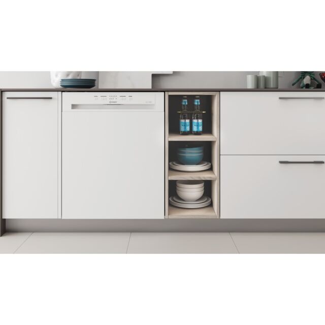 Indesit I3BL626UK Semi Integrated Dishwasher: Full Size, White Colour
